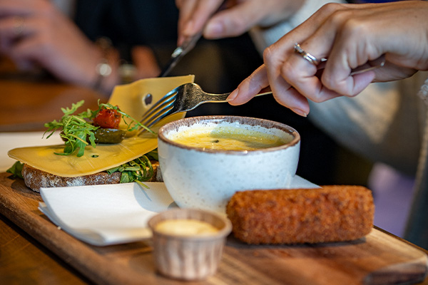Lunch, 12 uurtje bij RNGRZ Alkmaar